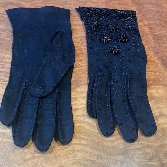 Black Fabric Beaded 9” Size Small Vintage Gloves - Picture 2 of 7